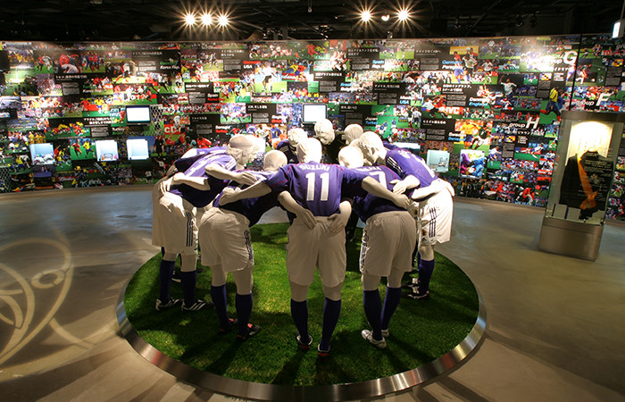 Player huddle at 2002 FIFA World Cup Japan-Korea