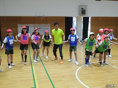JFAこころのプロジェクト 中国の香港、深圳の日本人学校で「夢の教室」を実施