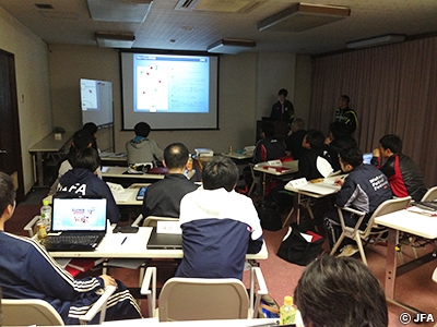 公認フットサルB級コーチ養成講習会（前期）を、レイクアリーナ箱根（神奈川県）で開催