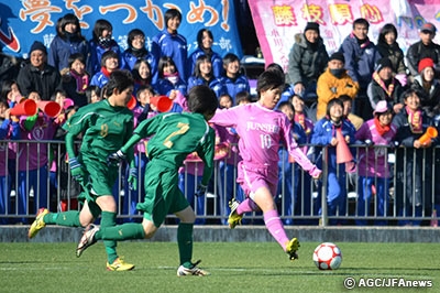 第22回全日本高等学校女子サッカー選手権大会 全国制覇へ4強が出そろう