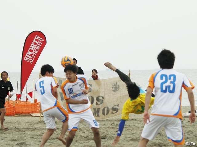 Japan beach football coach Mendes gets to work