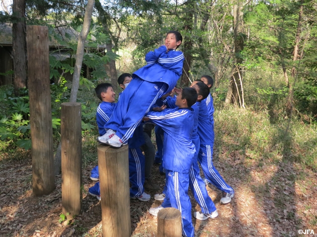 JFA Academy Fukushima 9th-term players try ASE program.