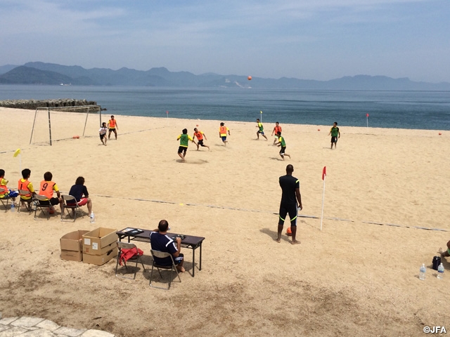 ビーチサッカー日本代表マルセロ・メンデス監督による2回目のクリニックを熊本県 御立岬で開催