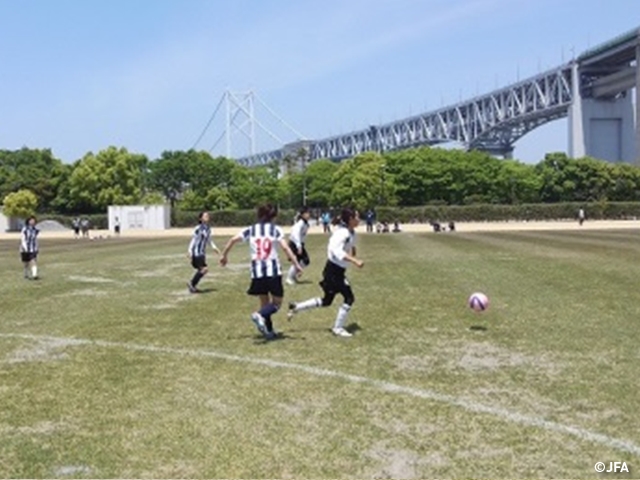 JFAレディースサッカーフェスティバル 香川県の 瀬戸大橋記念公園球技場に、約80人が参加！