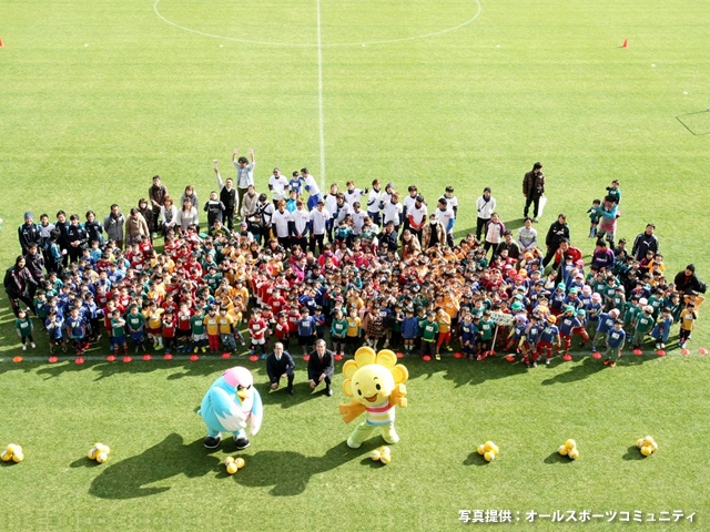 JFAキッズサッカーフェスティバル ユニクロサッカーキッズ！ 佐賀、岡山に、合計2,000名を超えるキッズが参加