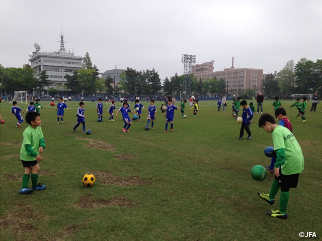 JFAフットボールデー　秋田県の八橋健康広場に、約500人が参加！