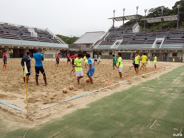 Japan Beach Football Coach Mendes holds fifth clinic in Osaka, Senan Satoumi Park 