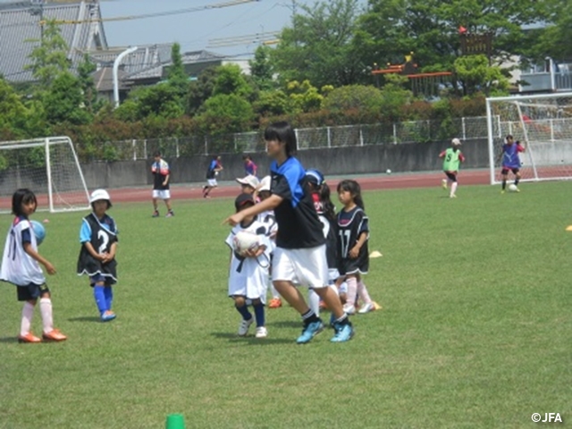 JFAレディース／ガールズサッカーフェスティバル 岐阜県の 長良川補助競技場に、約100人が参加！