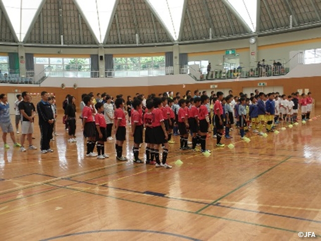 JFAファミリーフットサルフェスティバル 愛媛県の東温市市民体育館に、約200人が参加！