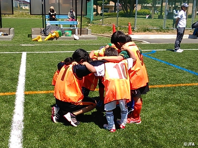 JFAキッズサッカーフェスティバル　長野県の塩尻市中央スポーツ公園サッカー場に、約70人が参加！