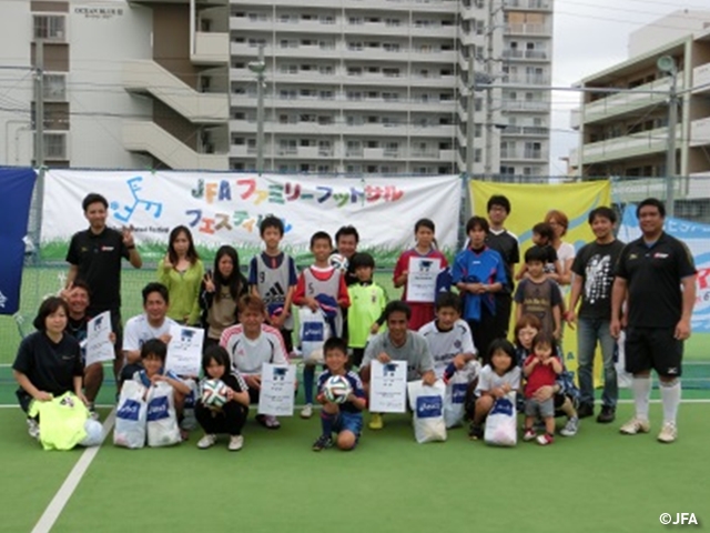 JFAファミリーフットサルフェスティバル　沖縄県のフットサルパーク東浜に、約60人が参加！