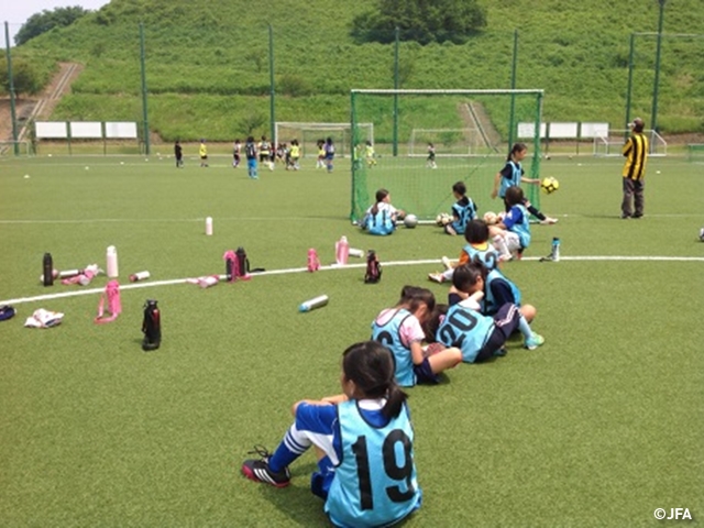 JFAレディース／ガールズサッカーフェスティバル　石川県の北陸大学フットボールパークに、約200人が参加！
