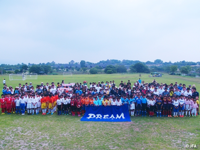  JFAキッズサッカーフェスティバル　佐賀県の吉野ケ里歴史公園に、約530人が参加！