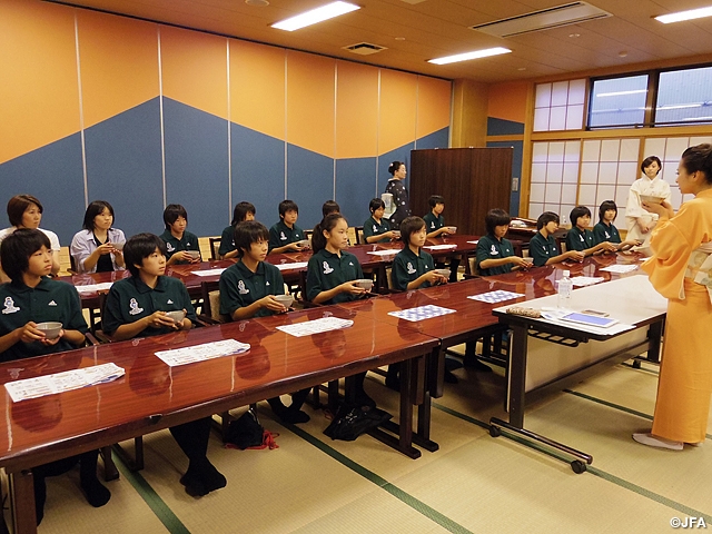 JFA Academy Fukushima Women’s tea ceremony experience