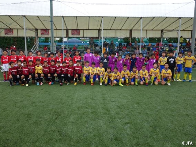 JFAキッズサッカーフェスティバル　新潟県のグランセナ新潟サッカースタジアムに、約250人が参加！