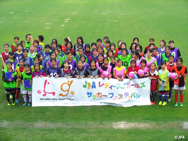 JFAレディース／ガールズフェスティバルフェスティバル　鳥取県のどらドラパーク米子球技場に、約70人が参加！