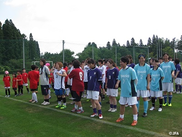 JFAレディースサッカーフェスティバル　青森県の七戸町運動公園多目的グラウンドに、約70人が参加！