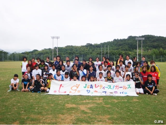 JFAガールズサッカーフェスティバル　香川県の緑ヶ丘サッカー場に、約60人が参加！