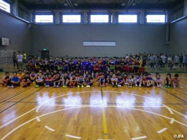 JFAキッズサッカーフェスティバル　北海道の奈井江総合体育館に、約130人が参加！