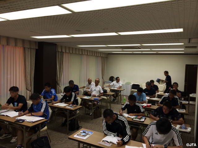 JFL referees learn at Izumo workshop