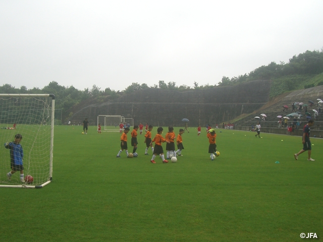 JFAキッズサッカーフェスティバル　和歌山県の上富田スポーツセンターに、約200人が参加！