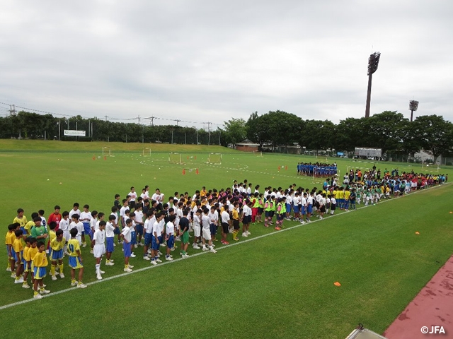 JFA フットボールデー　群馬県の県立敷島公園サッカー・ラグビー場・補助陸上競技場に約900人が参加！