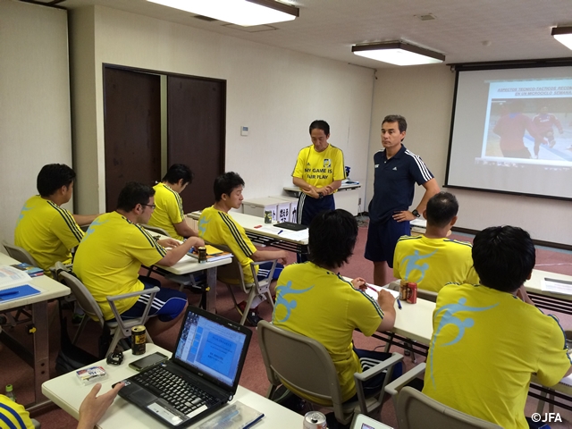 The first FIFA futsal coaching sessions in Japan
