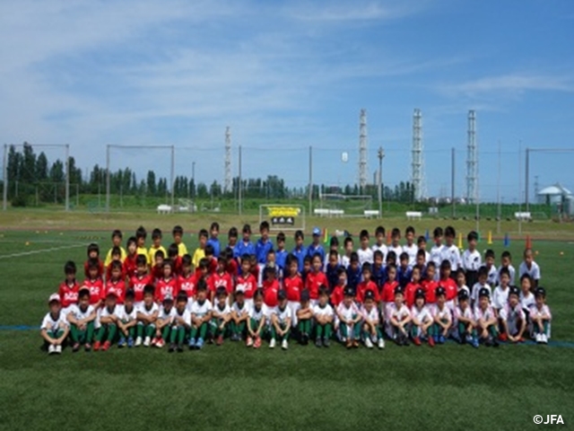 JFAキッズサッカーフェスティバル　新潟県の新潟聖籠スポーツセンターに、約200人が参加！