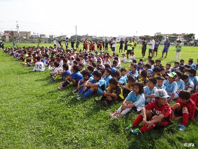 JFAキッズサッカーフェスティバル　岡山県の岡山市操車場跡地公園に、約260人が参加！