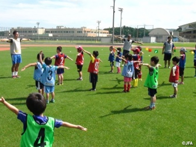 JFAキッズサッカーフェスティバル　青森県のふるさと運動公園に、約70人が参加！