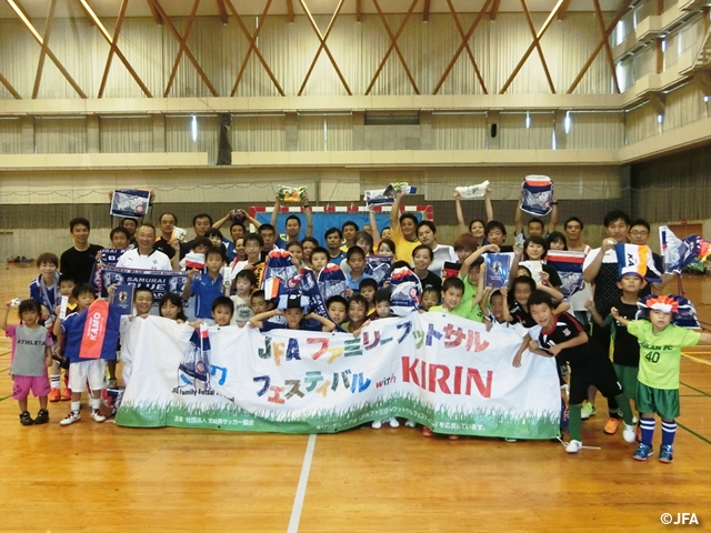 JFAファミリーフットサルフェスティバル　宮崎県綾町のてるはドームに、約110人が参加！