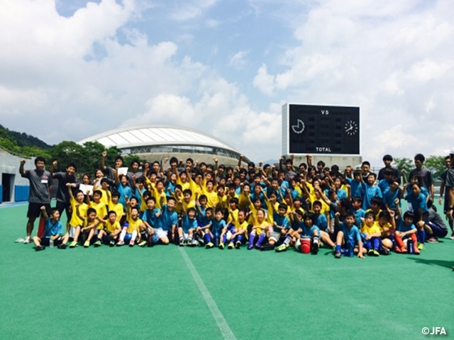 JFAフットボールデー　広島県の広域公園第二球技場に、約120人が参加！