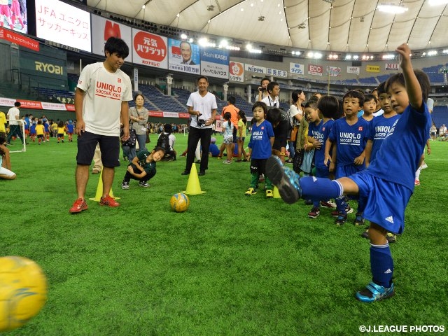 2,200 kids participate in JFA Uniqlo Soccer Kids in Tokyo Dome