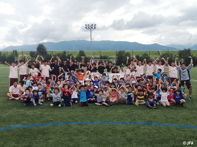 JFAキッズサッカーフェスティバル　長野県の松本市サッカー場に、約80人が参加！
