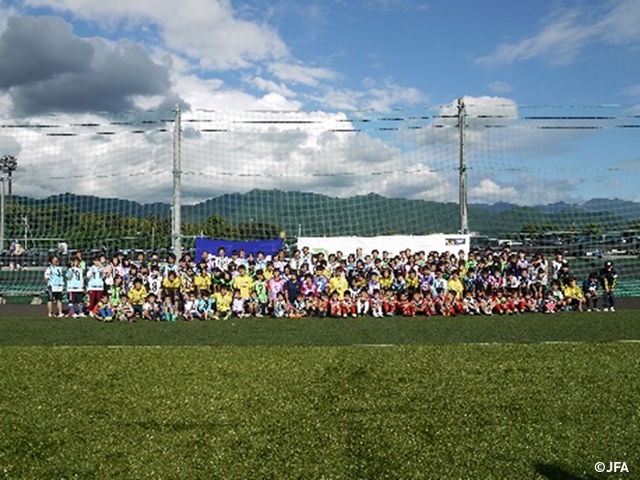JFAフットボールデー　山形県の山形県総合運動公園第2運動広場に、約170人が参加！