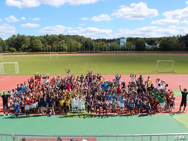 JFAキッズサッカーフェスティバル　広島県の三次運動公園に、約300人が参加！