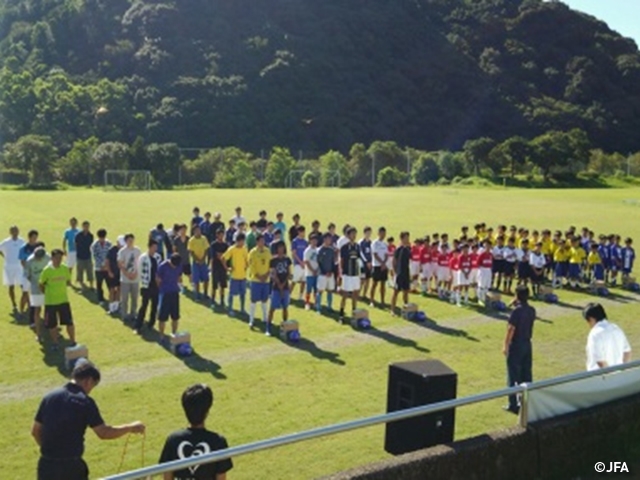 JFAフットボールデー　高知県の土佐西南大規模公園球技場に、約350人が参加！