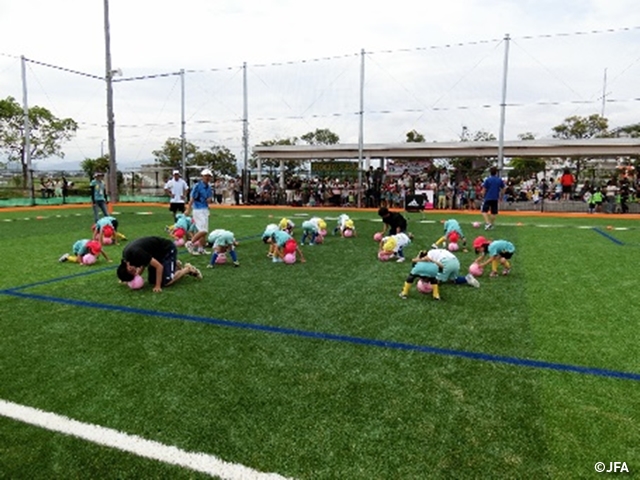JFAキッズサッカーフェスティバル 福井県の丸岡スポーツランド人工芝グラウンドに、約600人が参加！
