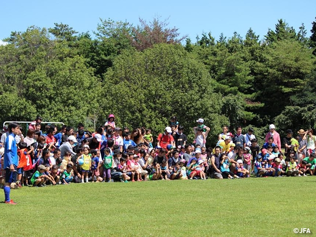 JFAキッズサッカーフェスティバル　長野県の飯田女子短期大学グランドに、約280人が参加！