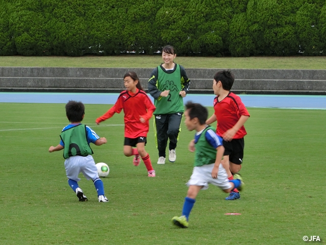 JFAファミリーフットサルフェスティバル  宮崎県の西階運動公園陸上競技場に、約140人が参加！
