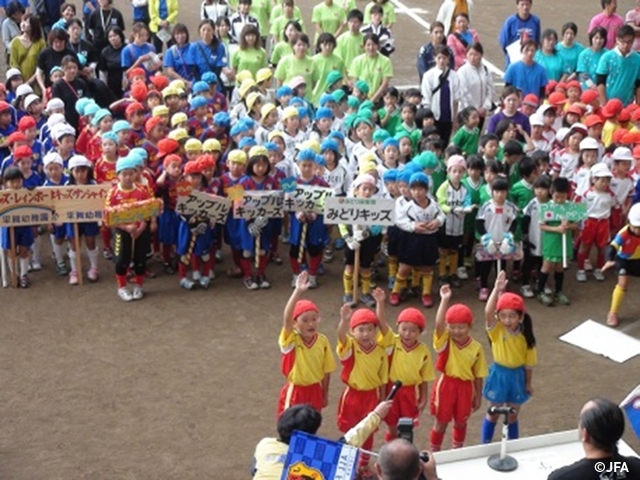 JFAキッズサッカーフェスティバル　青森県五所川原市の五所川原市つがる克雪ドーム	に、約1,460人が参加！							