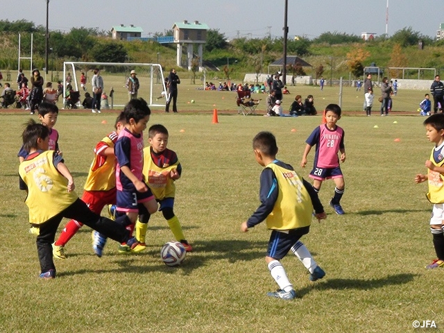 JFAキッズサッカーフェスティバル 青森県青森市の青森市スポーツ公園に、約950人が参加！