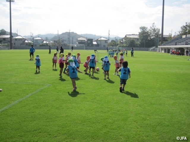 JFAレディース／ガールズサッカーフェスティバル　島根県益田市の島根県立サッカー場に、約200人が参加！