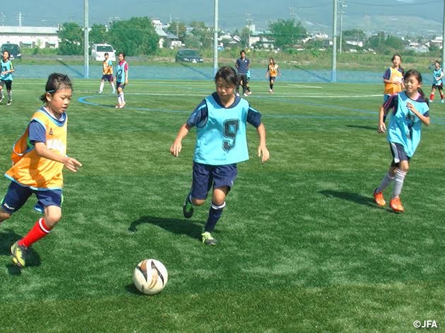 JFAガールズサッカーフェスティバル　長野県中野市の中野市多目的サッカー場に、約80人が参加！