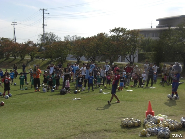 JFAキッズ・サッカーフェスティバル　山梨県韮崎市の韮崎市御勅使サッカー場に、約230人が参加！