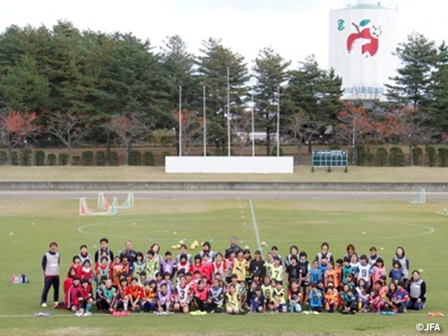 JFAガールズサッカーフェスティバル　青森県三戸郡の五戸町ひばり野運動公園陸上競技場に、約190人が参加！