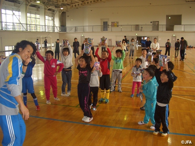 JFAキッズサッカーフェスティバル 山形県尾花沢市の尾花沢市総合運動公園 体育館に、約40人が参加！