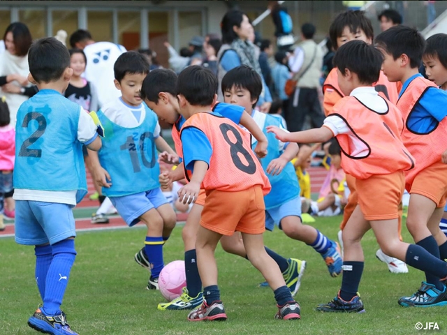 JFAキッズサッカーフェスティバル 千葉県柏市の千葉県立柏の葉公園総合競技場に、約2,630人が参加！