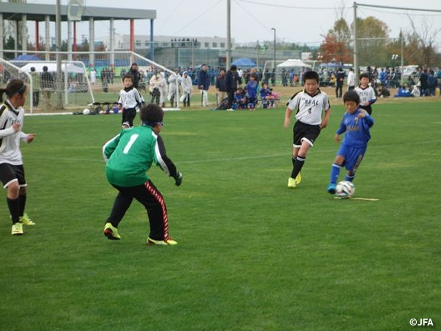 JFAキッズサッカーフェスティバル 新潟県北蒲原郡の新潟聖籠スポーツセンター アルビレッジに、約260人が参加！