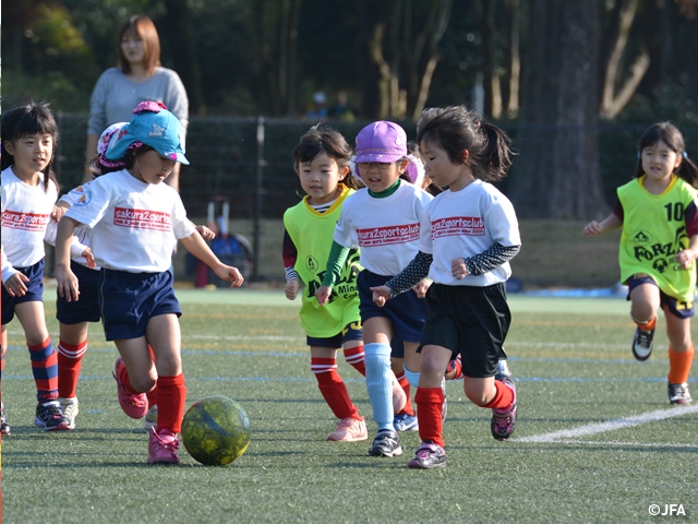 JFAレディース／ガールズサッカーフェスティバル　熊本県熊本市の熊本県民総合運動公園スポーツ広場に、約1,710人が参加！